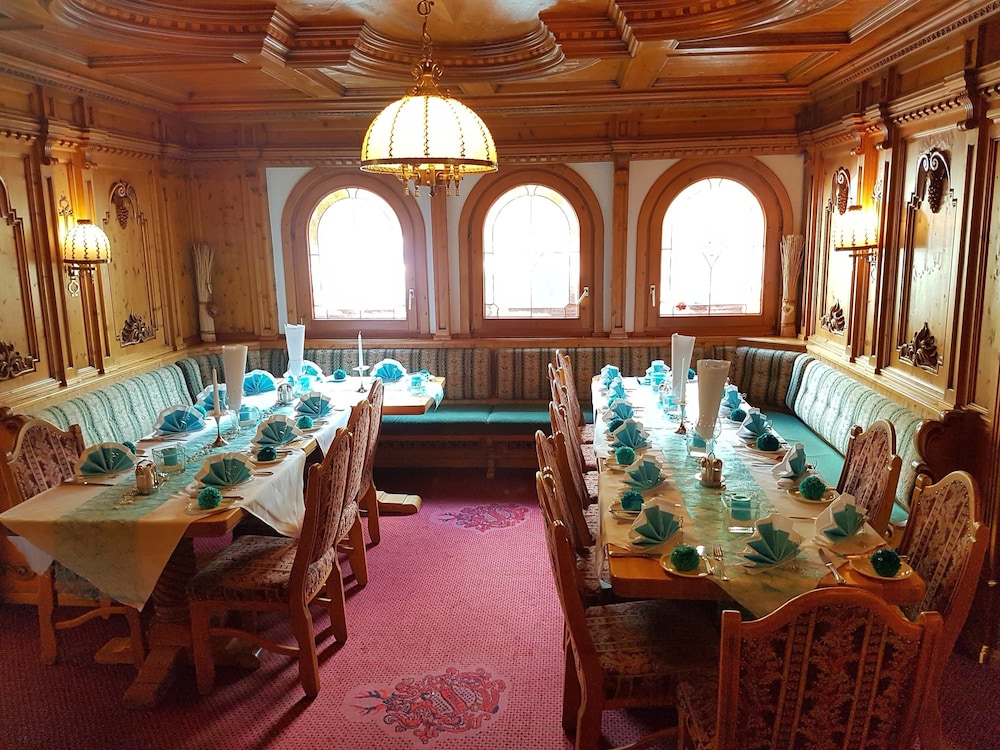 Family Dining