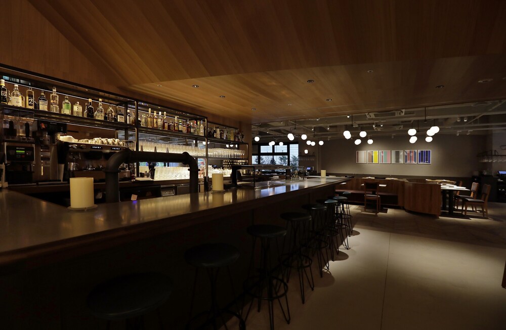 Hotel Bar