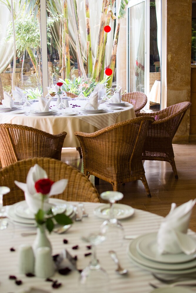 Hotel Lounge