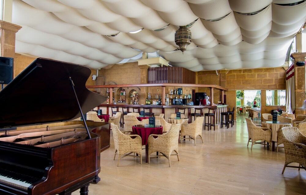 Hotel Lounge
