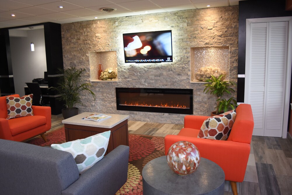 Lobby sitting area, Quality Inn East Stroudsburg - Poconos