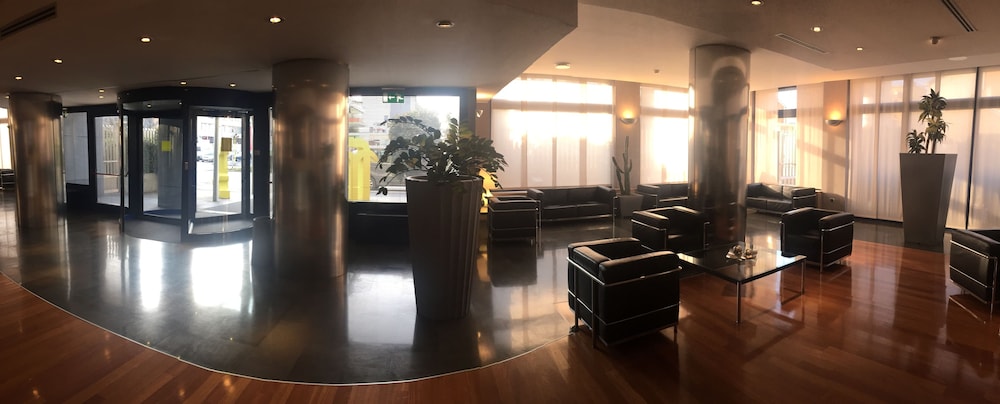 Hotel Lounge