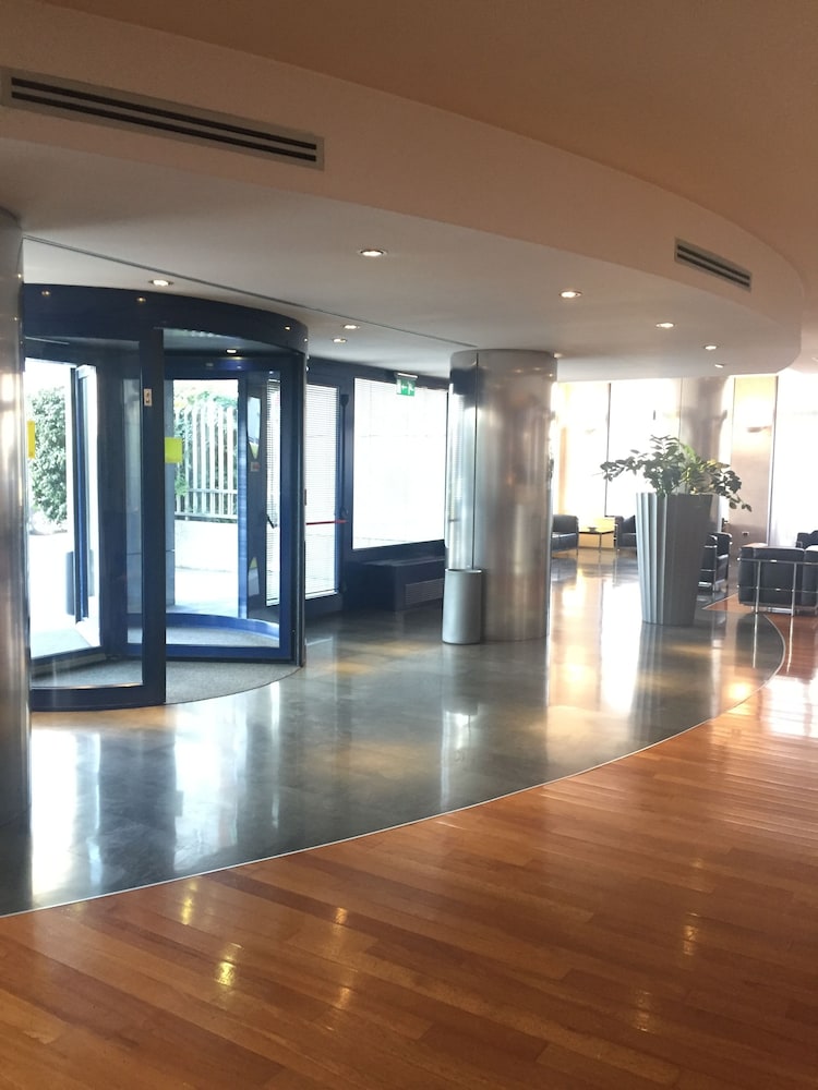 Hotel Lounge