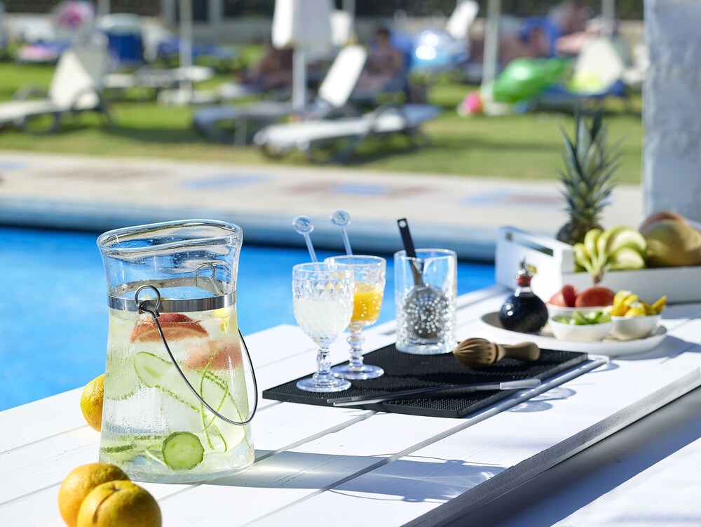 Poolside Bar