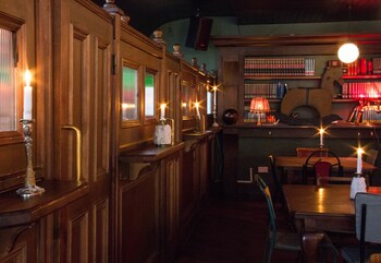 Hotel Bar