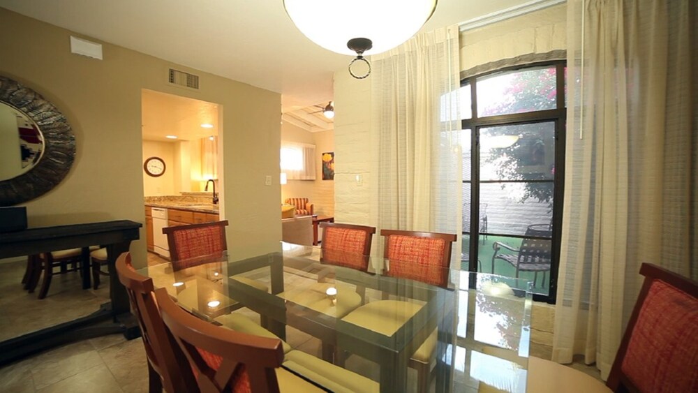 Barcelona - 3 Bedrooms - In-Room Dining