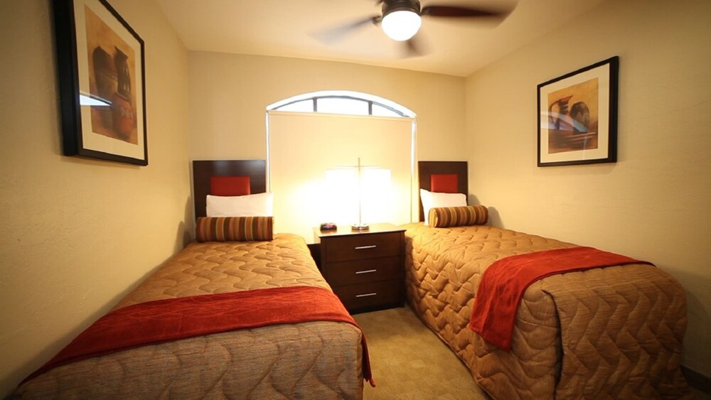 Barcelona - 3 Bedrooms - Guestroom