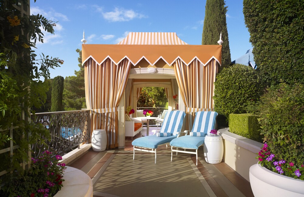 Outdoor pool, Wynn Las Vegas