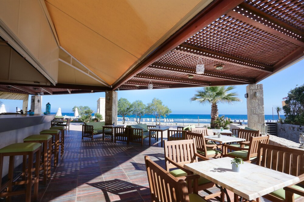 Poolside Bar
