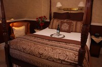 Room, Private Bathroom (Premium Deluxe Queen Room)