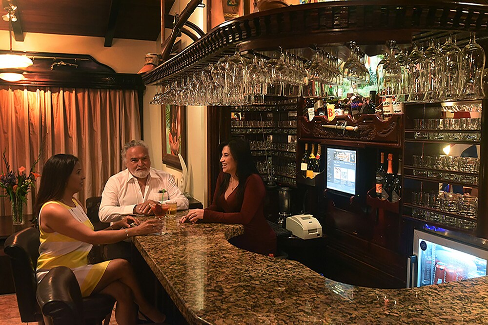 Hotel Bar