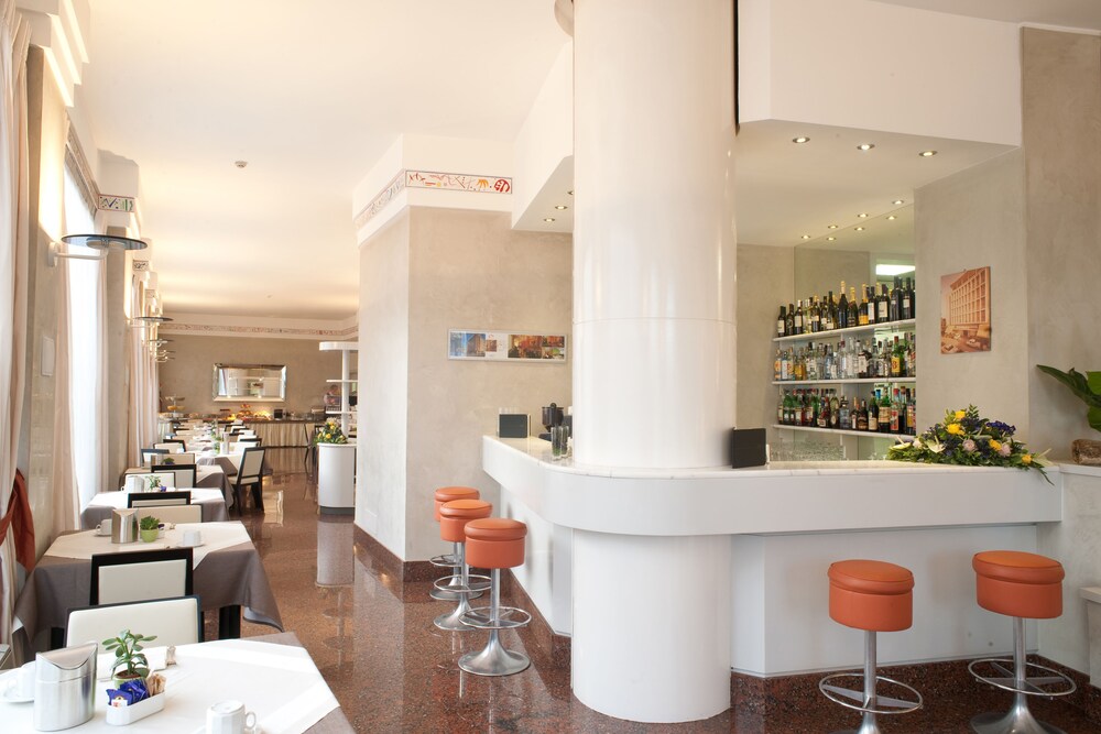 Hotel Lounge