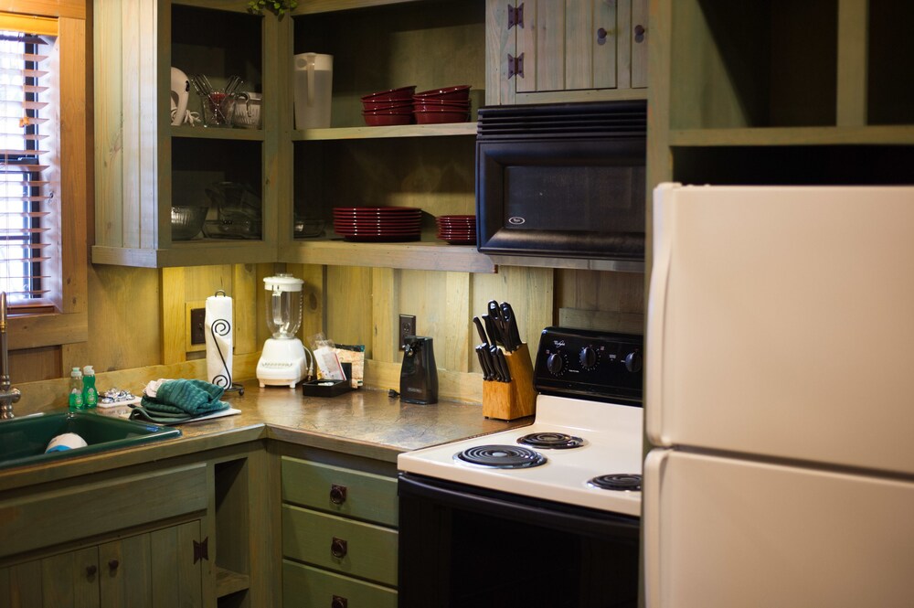 Two-bedroom cabin - In-Room Kitchen