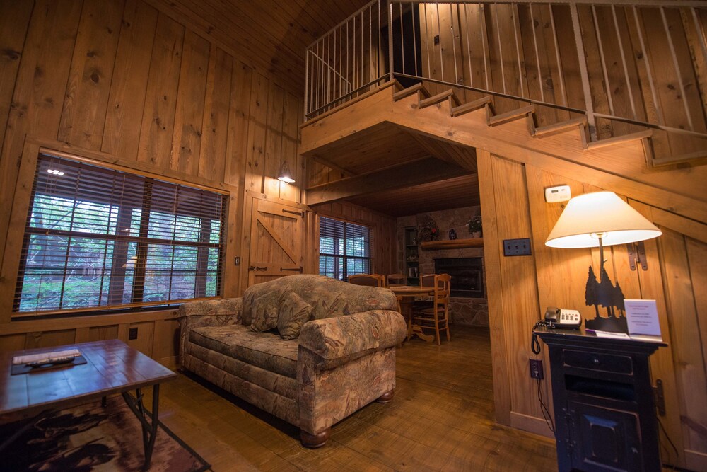 Two-bedroom cabin - Living Room