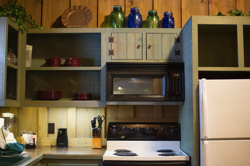 Two-bedroom cabin - In-Room Kitchen