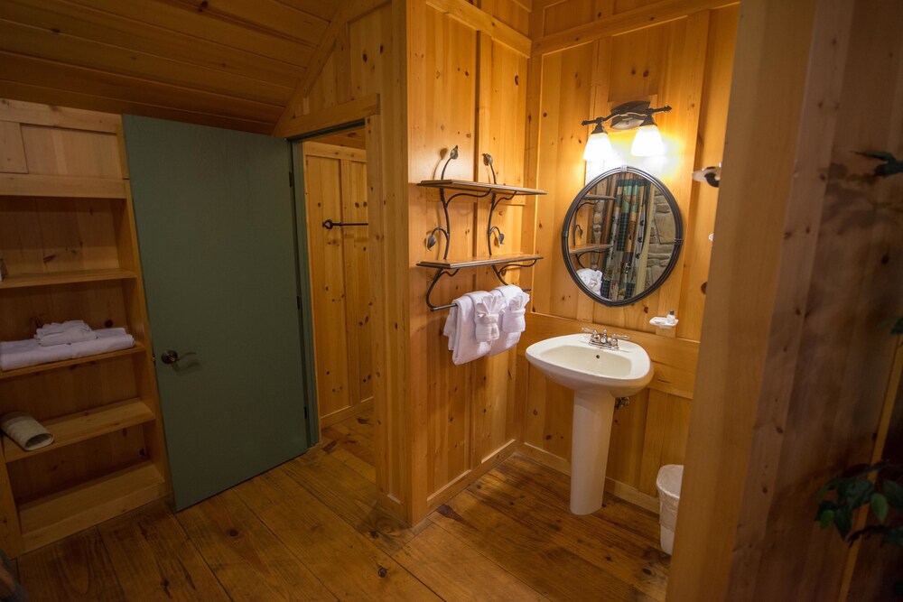 Three Bedroom Cabin - Bathroom