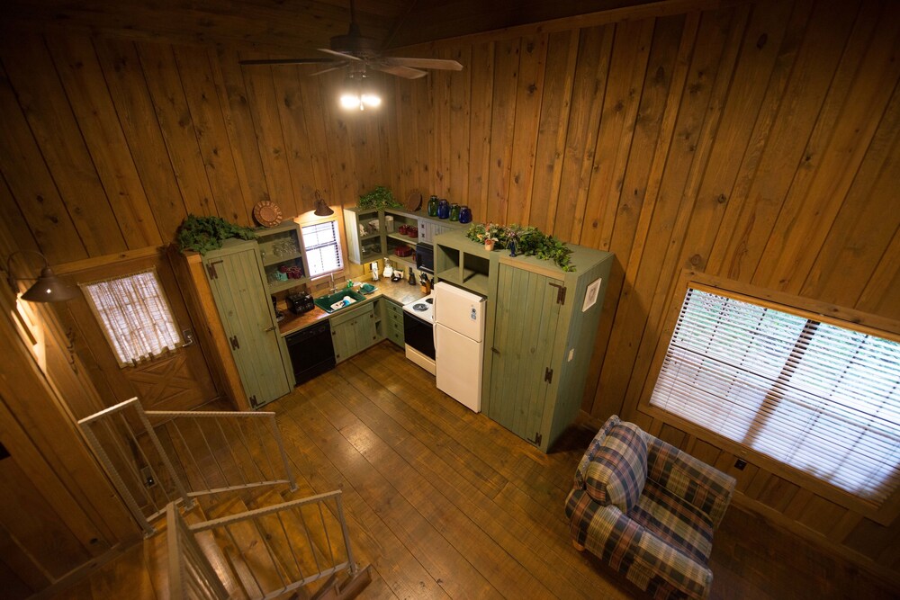 Two-bedroom cabin - In-Room Kitchen