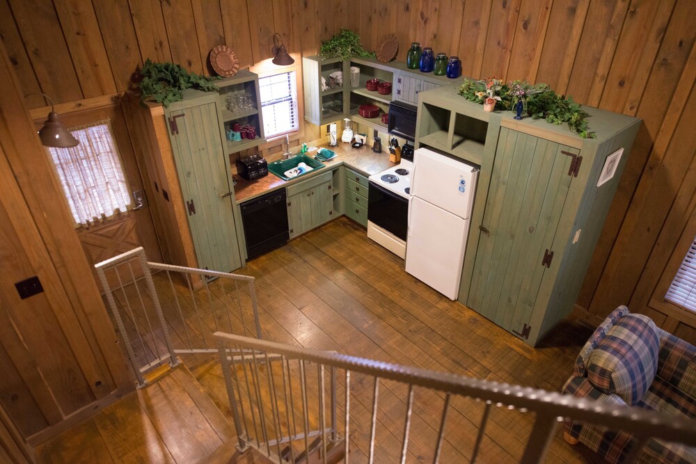 Two-bedroom cabin - In-Room Kitchen