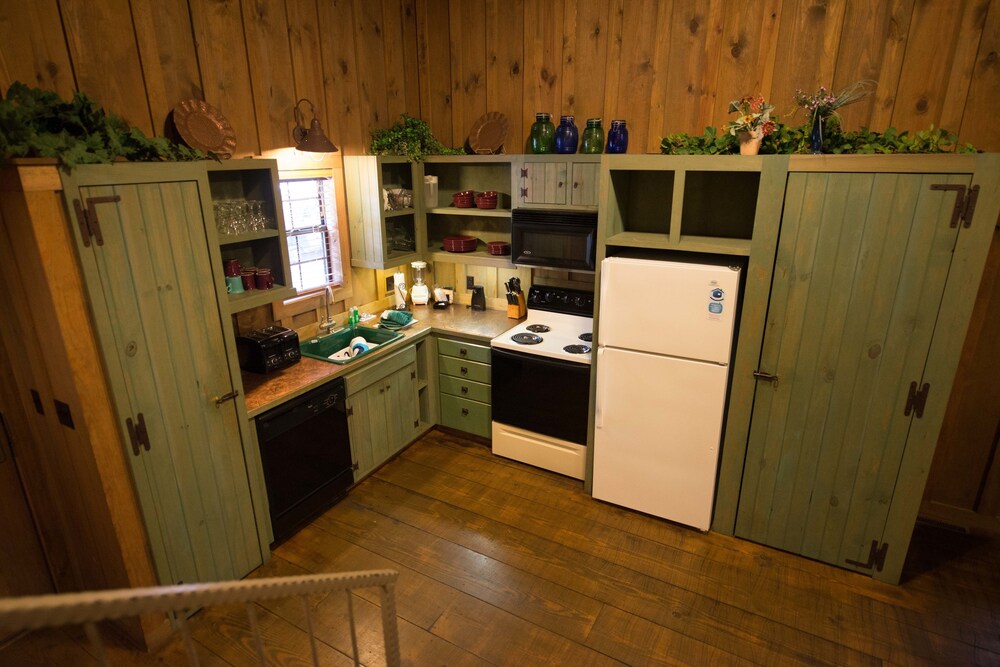 Two-bedroom cabin - In-Room Kitchen