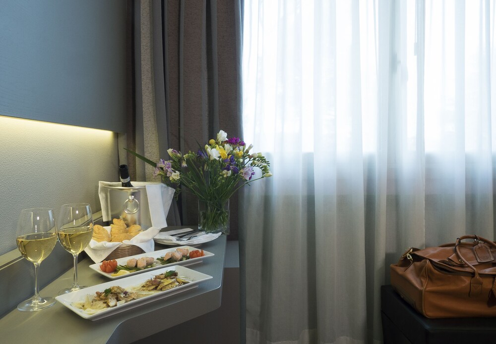 Room Service - Dining