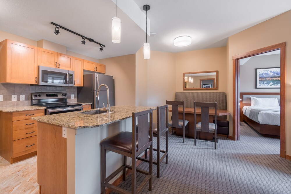 Suite, 2 Bedrooms - In-Room Dining