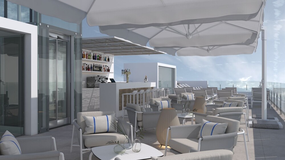 Poolside Bar