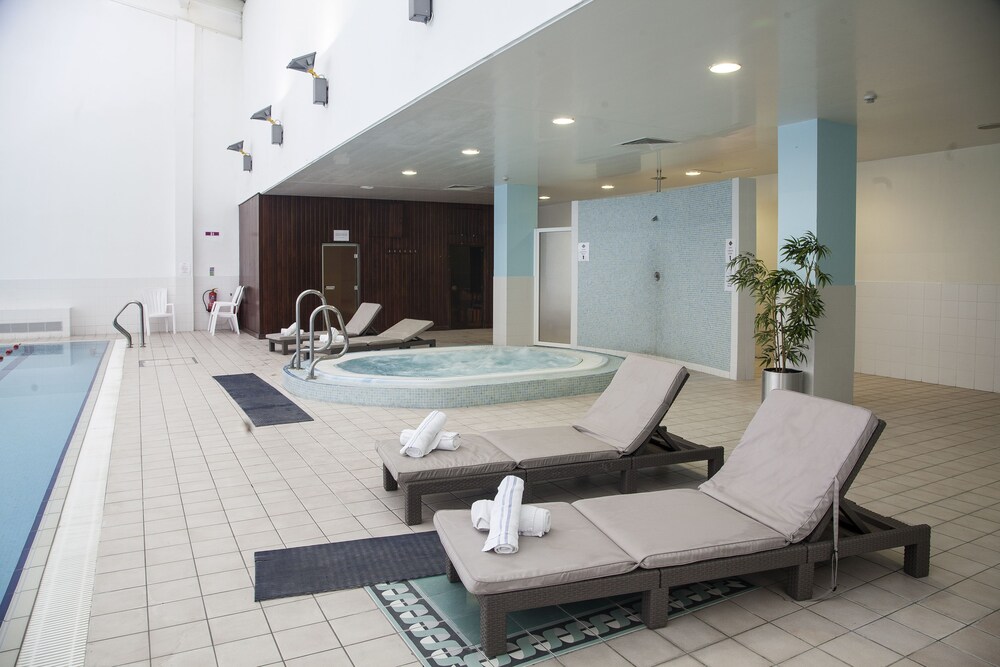 Indoor spa tub, The Carnbeg Hotel