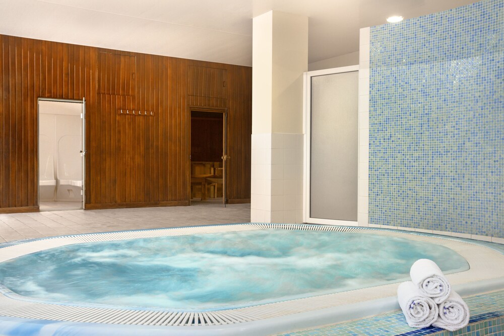 Bathroom, The Carnbeg Hotel