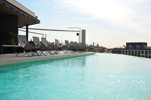 B-Hotel
