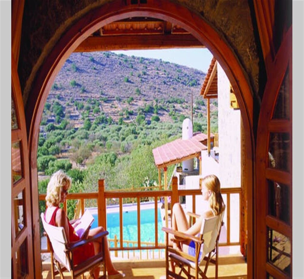 Traditional House for 6 people with shared pool - Terrace/Patio