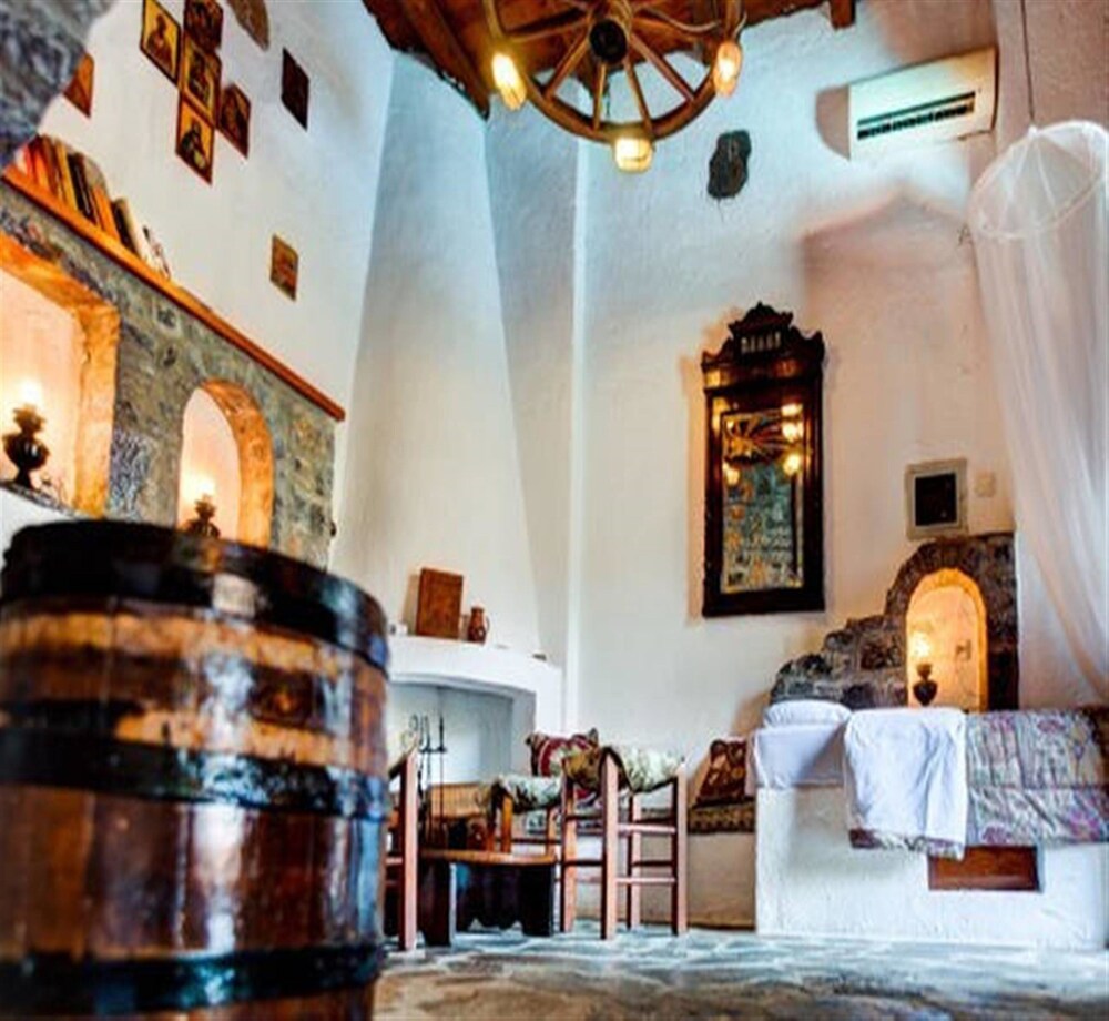 Traditional House, Multiple Beds, Private Pool - Living Room