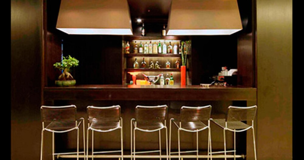 Hotel Bar