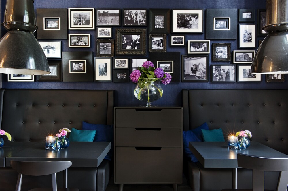 Hotel Lounge