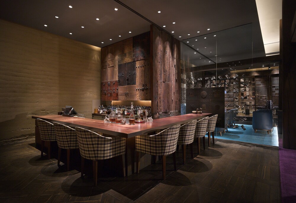 Hotel Bar