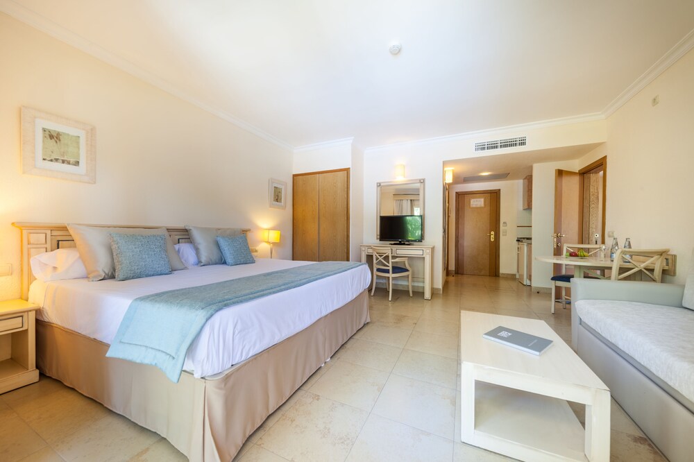 Apartment, 2 Bedrooms - Guestroom