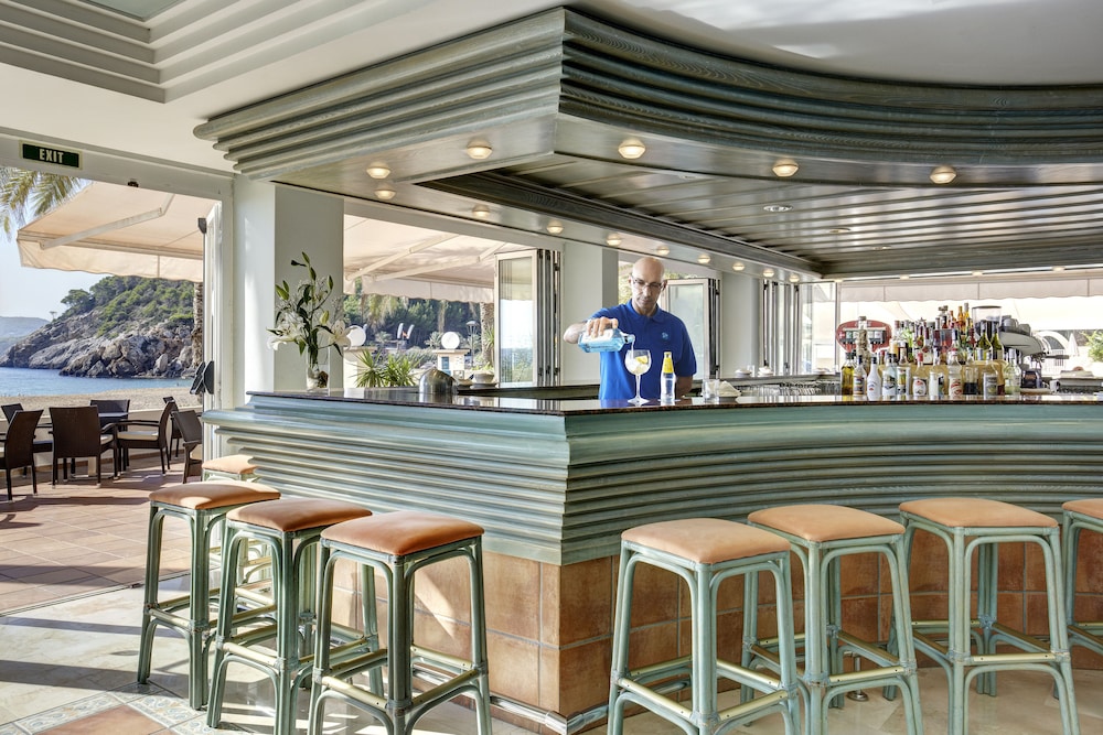 Poolside Bar