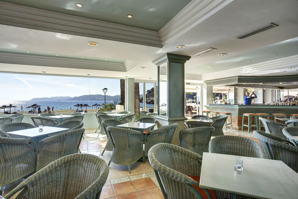 Poolside Bar