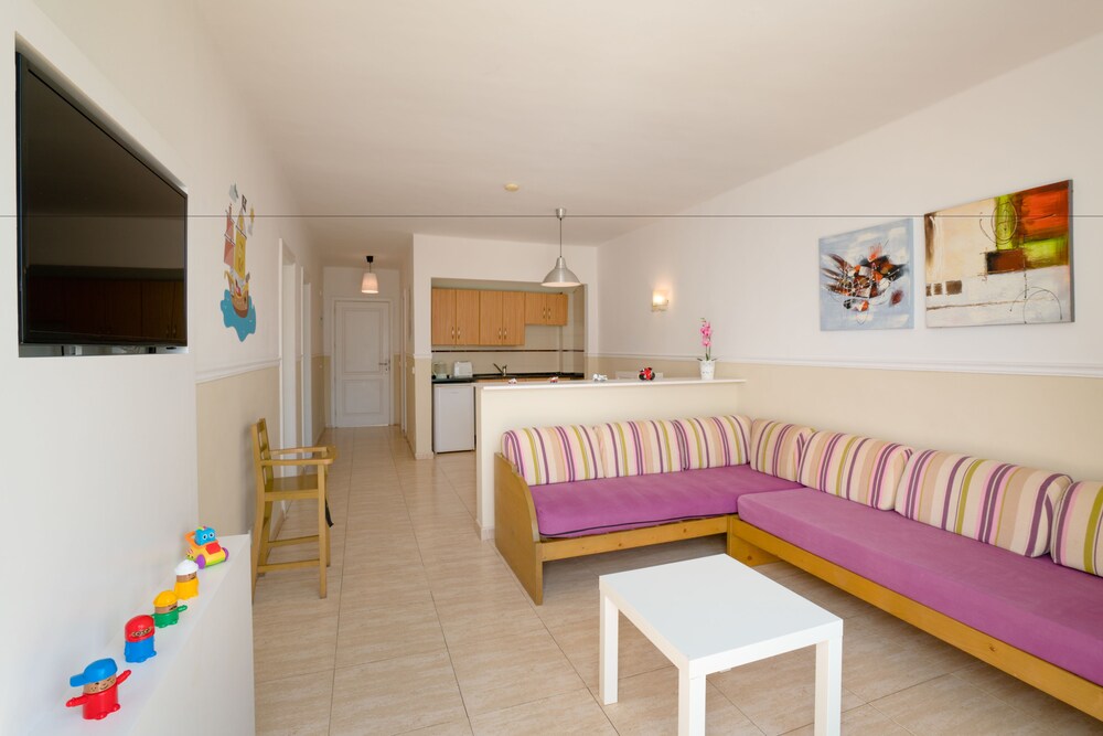 Apartment, 2 Bedrooms - Living Area