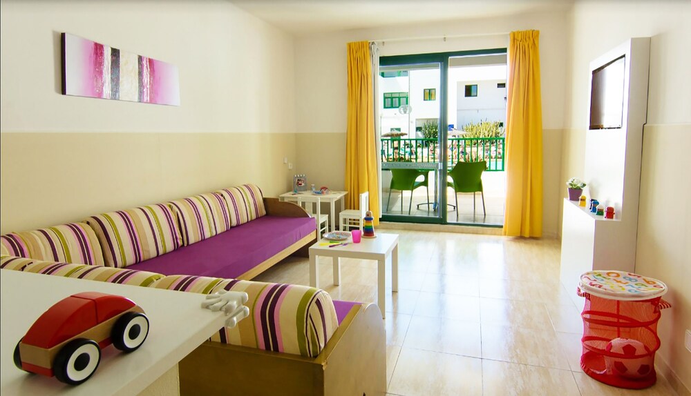 Apartment, 2 Bedrooms - Living Room