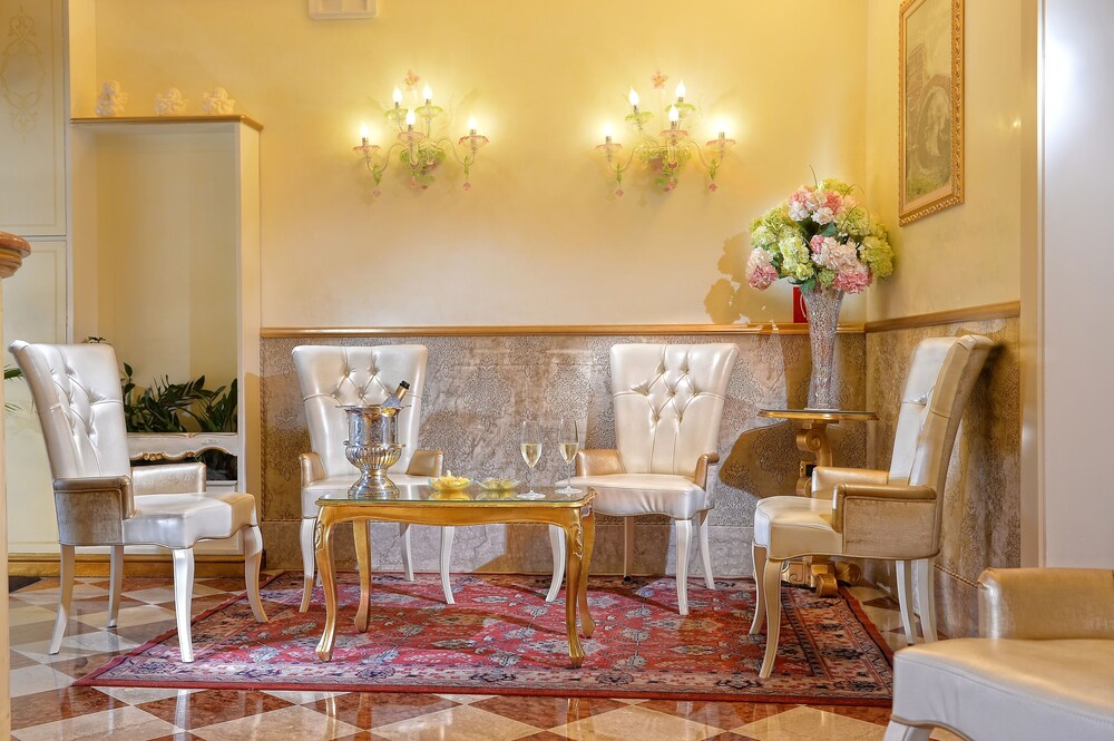 Hotel Lounge
