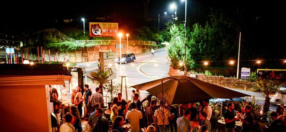 Hotel Bar