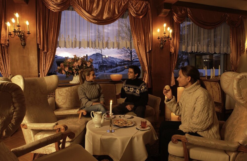 Hotel Lounge