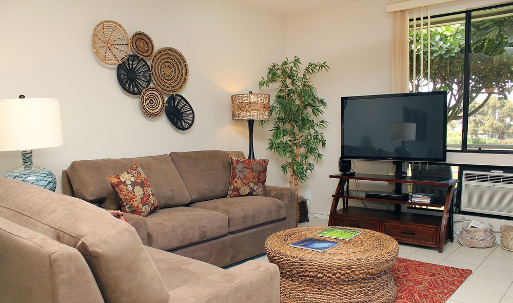 Condo, 3 Bedrooms, 2 Bathrooms, Garden View - Living Room