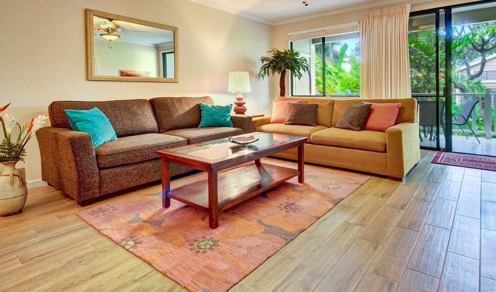 Condo, 2 Bedrooms, 2 Bathrooms, Garden View - Living Area