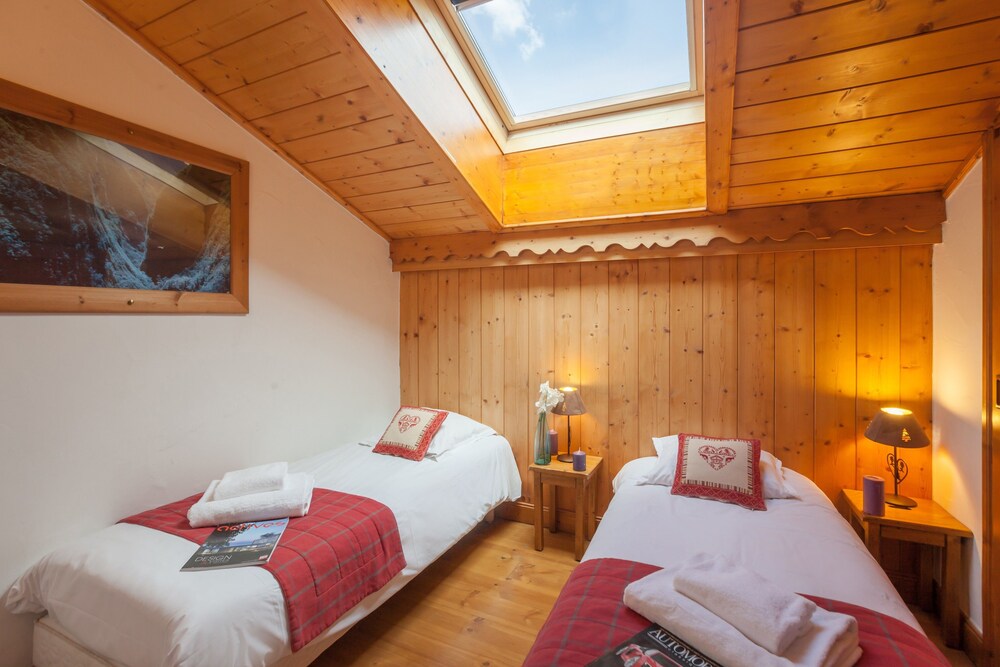 Standard 4 Bedrooms Apartment for 10 people - Guestroom