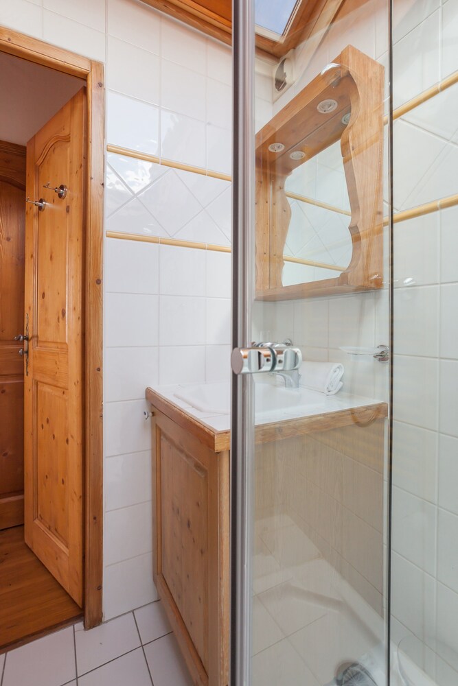 Standard 4 Bedrooms Apartment for 10 people - Bathroom