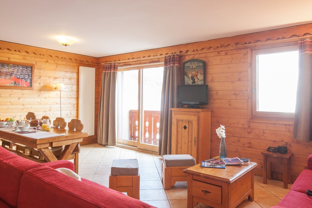 Standard 4 Bedrooms Apartment for 10 people - Living Area