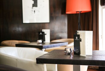 Hotel Lounge