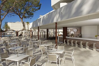 Poolside Bar