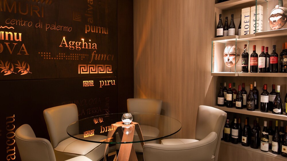Hotel Lounge